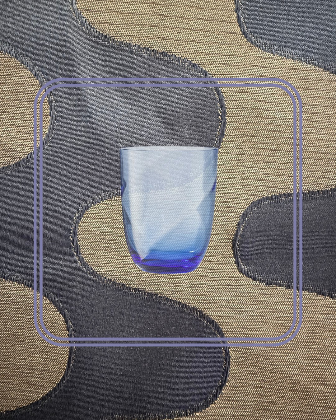 IDRA – Bluino
Cool, luminous, effortless.
In Bluino, Idra reveals its textures through light: optical, balotton, rigato, torsé — six traditional patterns, one refined rhythm.
A shade that recalls water and early spring skies, perfect for a fresh yet elegant table. Complete the setting with the matching pitcher for a harmonious, contemporary look.
Handmade colour. Everyday beauty.
IDRA – Bluino
Fresco, luminoso, naturale.
Nel Bluino, Idra esalta le sue texture attraverso la luce: ottico, balotton, rigato, torsé — sei lavorazioni storiche, un unico ritmo raffinato.
Una tonalità che richiama l’acqua e i cieli di inizio primavera, perfetta per una tavola fresca ed elegante. Da completare con la caraffa coordinata per un insieme armonioso e contemporaneo.
#IdraCollection #Bluino #NasonMoretti #MuranoGlass #VetroArtistico #TableSetting #BlueMood #HandmadeGlass #ItalianDesign