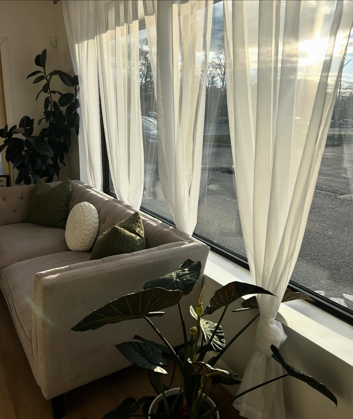 Always a sunny day over here ☀️
Plus, a little throw back to pre 50ft of snow LOL
📍 1724 Bath rd, Unit 10 - The Beauty Concept
📞 613-384-4544
#ygk #ygkspa #sunshine #kingstonontario #spa