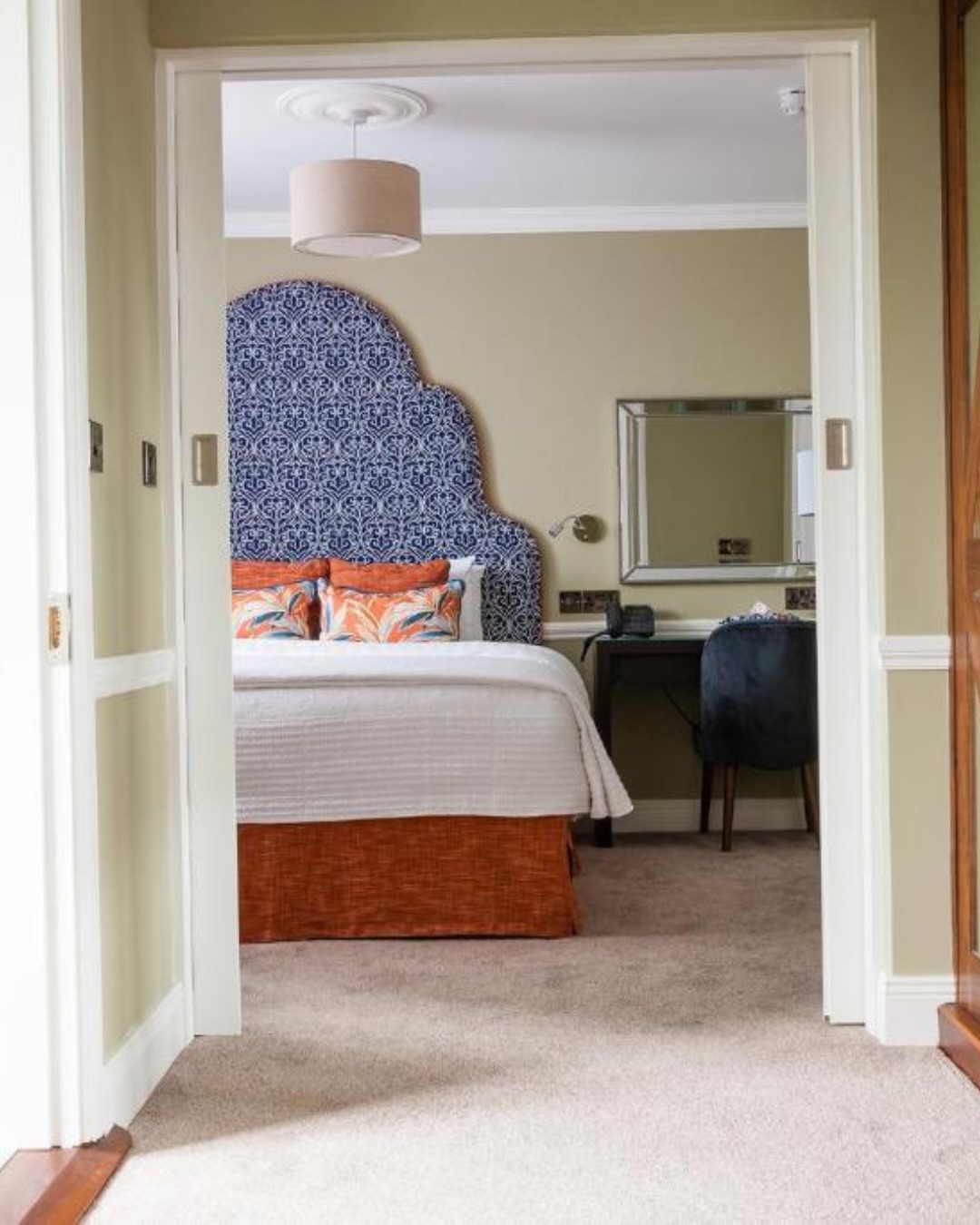 Hayes Hotel, Thurles 🍽️
Few places are as closely connected to the story of Thurles as Hayes Hotel 💙💛
Located in the heart of Liberty Square, Hayes Hotel has been welcoming locals and visitors for generations and remains one of the town’s most recognisable landmarks. Whether you are calling in for lunch, dinner, a coffee, or meeting friends and family, Hayes continues to be a popular gathering place in the centre of town.
Alongside its food and hospitality offering, Hayes Hotel also provides comfortable and cosy accommodation, making it an ideal base for anyone visiting Thurles, attending local events, or exploring all that Tipperary has to offer ✨
As part of our Taste of Our Town campaign, we would like to say a huge thank you to Hayes Hotel for contributing a fantastic €100 voucher towards our giveaway, helping create one of our biggest prize packages 🎉
Looking for a bite to eat, a place to meet, or somewhere to stay? Call into Hayes Hotel or book your stay directly through their website and experience one of Thurles’ most iconic destinations for yourself.
📍 Liberty Square, Thurles