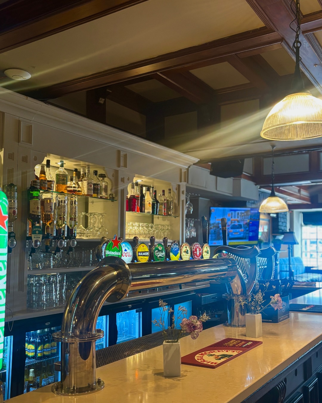 Hayes Hotel, Thurles 🍽️
Few places are as closely connected to the story of Thurles as Hayes Hotel 💙💛
Located in the heart of Liberty Square, Hayes Hotel has been welcoming locals and visitors for generations and remains one of the town’s most recognisable landmarks. Whether you are calling in for lunch, dinner, a coffee, or meeting friends and family, Hayes continues to be a popular gathering place in the centre of town.
Alongside its food and hospitality offering, Hayes Hotel also provides comfortable and cosy accommodation, making it an ideal base for anyone visiting Thurles, attending local events, or exploring all that Tipperary has to offer ✨
As part of our Taste of Our Town campaign, we would like to say a huge thank you to Hayes Hotel for contributing a fantastic €100 voucher towards our giveaway, helping create one of our biggest prize packages 🎉
Looking for a bite to eat, a place to meet, or somewhere to stay? Call into Hayes Hotel or book your stay directly through their website and experience one of Thurles’ most iconic destinations for yourself.
📍 Liberty Square, Thurles